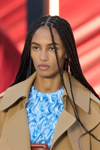 Look 100